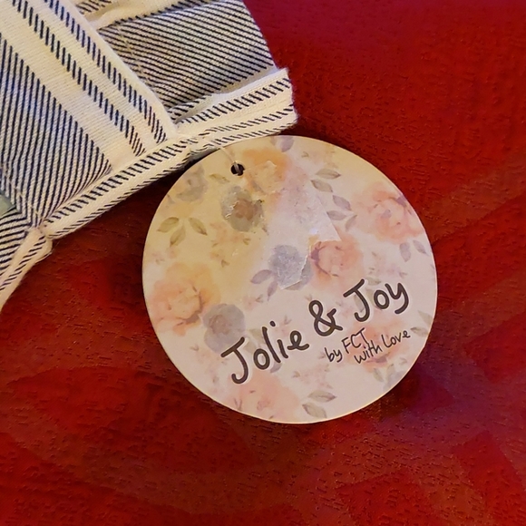 Shorts - Picture 2 of 6